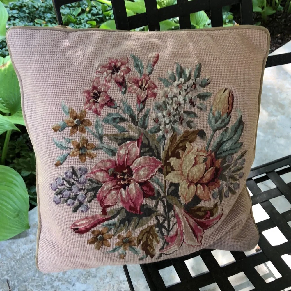 Vintage Shabby Steinwinder Enterprises Woolen Needlepoint Floral Pillow
